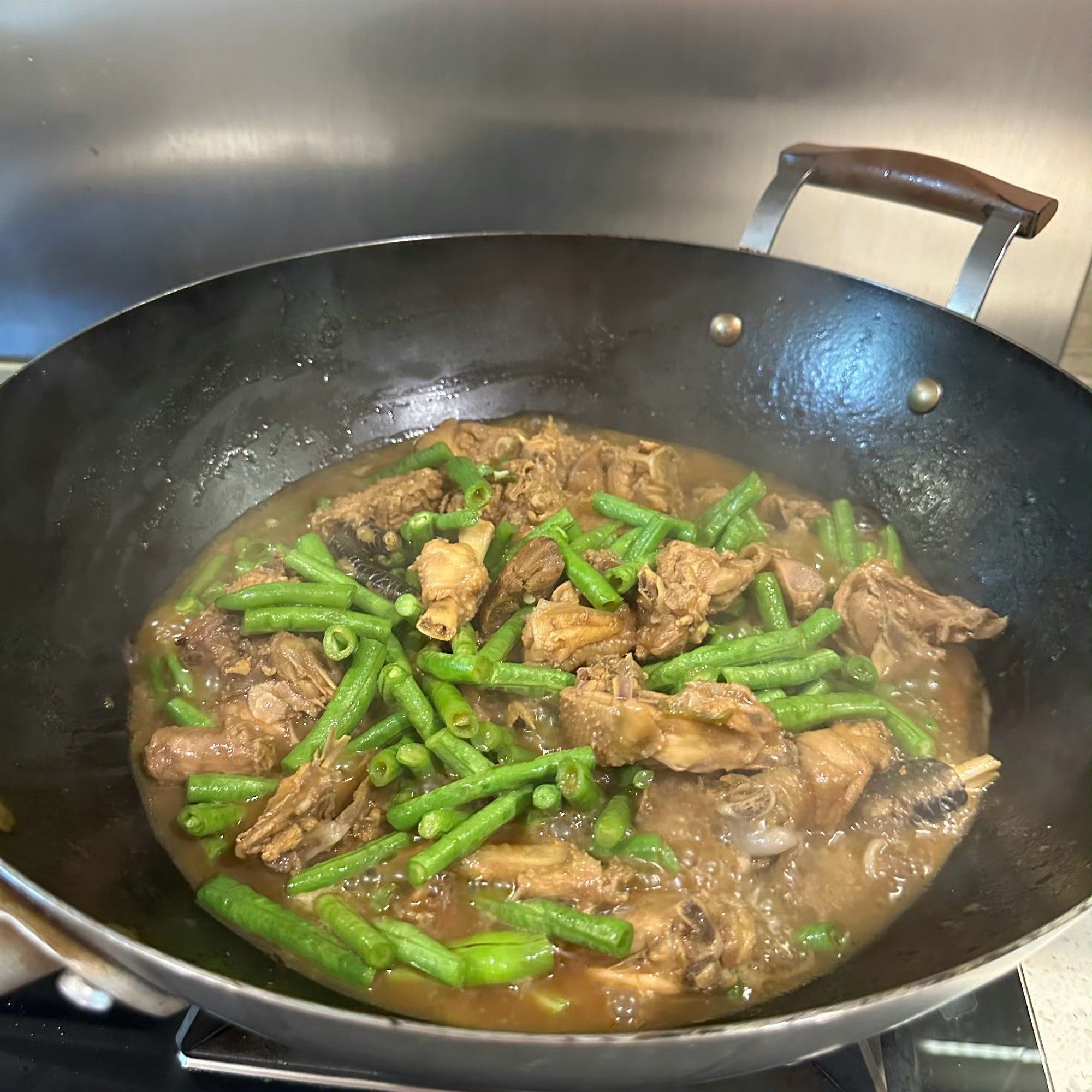 今年小公鸡吃的比较多,很喜欢豆角炖小公鸡