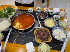 -黄利砖万峰林布依特色酸笋牛肉馆