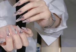 -VIVI BEAUTY  美甲美睫皮肤管理中心