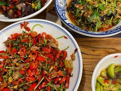 大蒜辣椒炒腊肉-甲王二老长沙口味馆