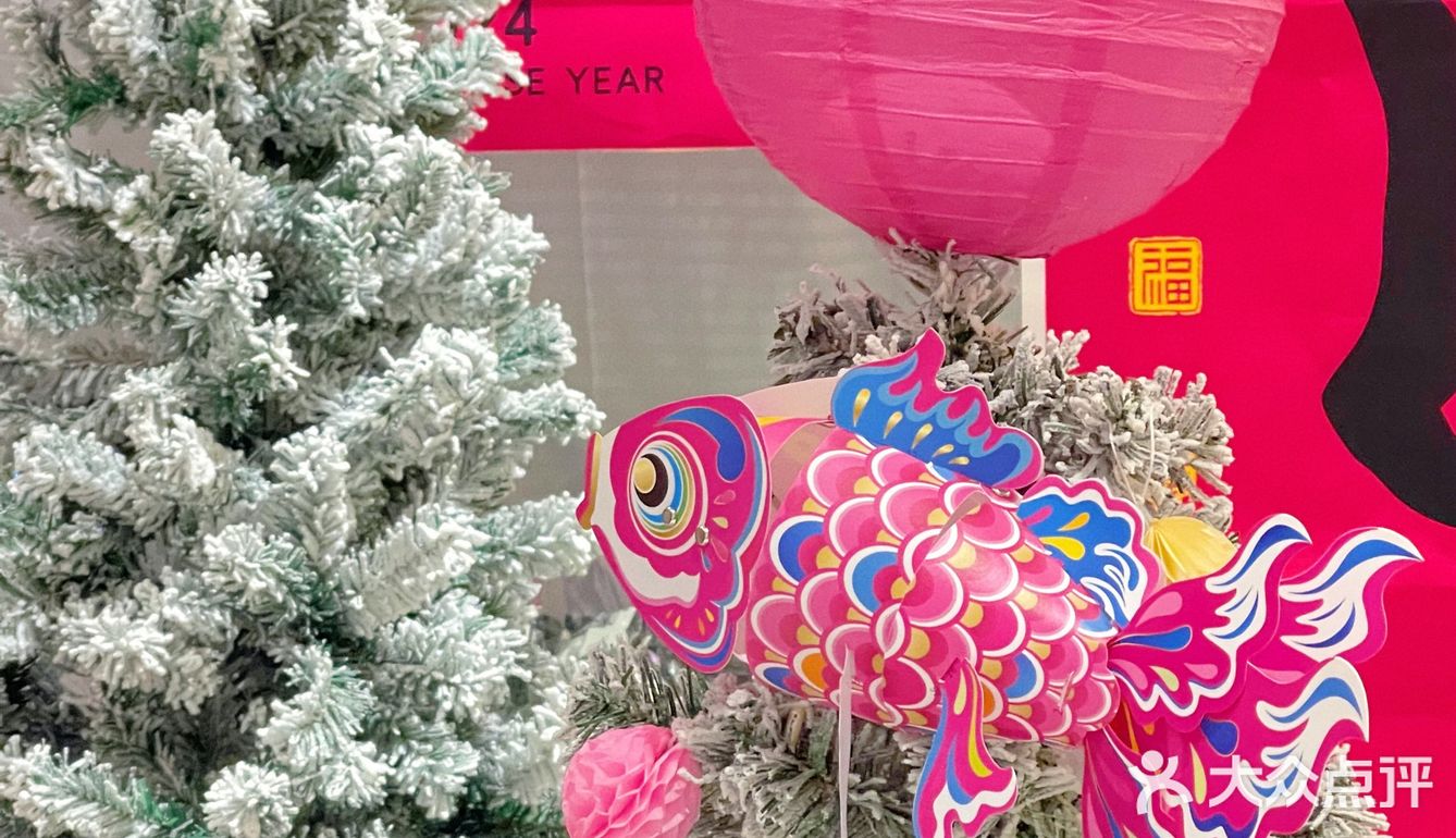 这家咖啡厅粉色新年主题也太特别了吧[色] 