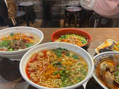 -爆炸头阿姨小四川正宗川味小吃(无任何分店)