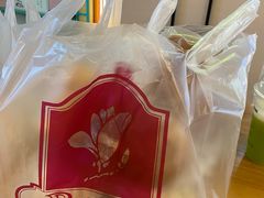 -白玉兰食品甜凤店(合生汇店)