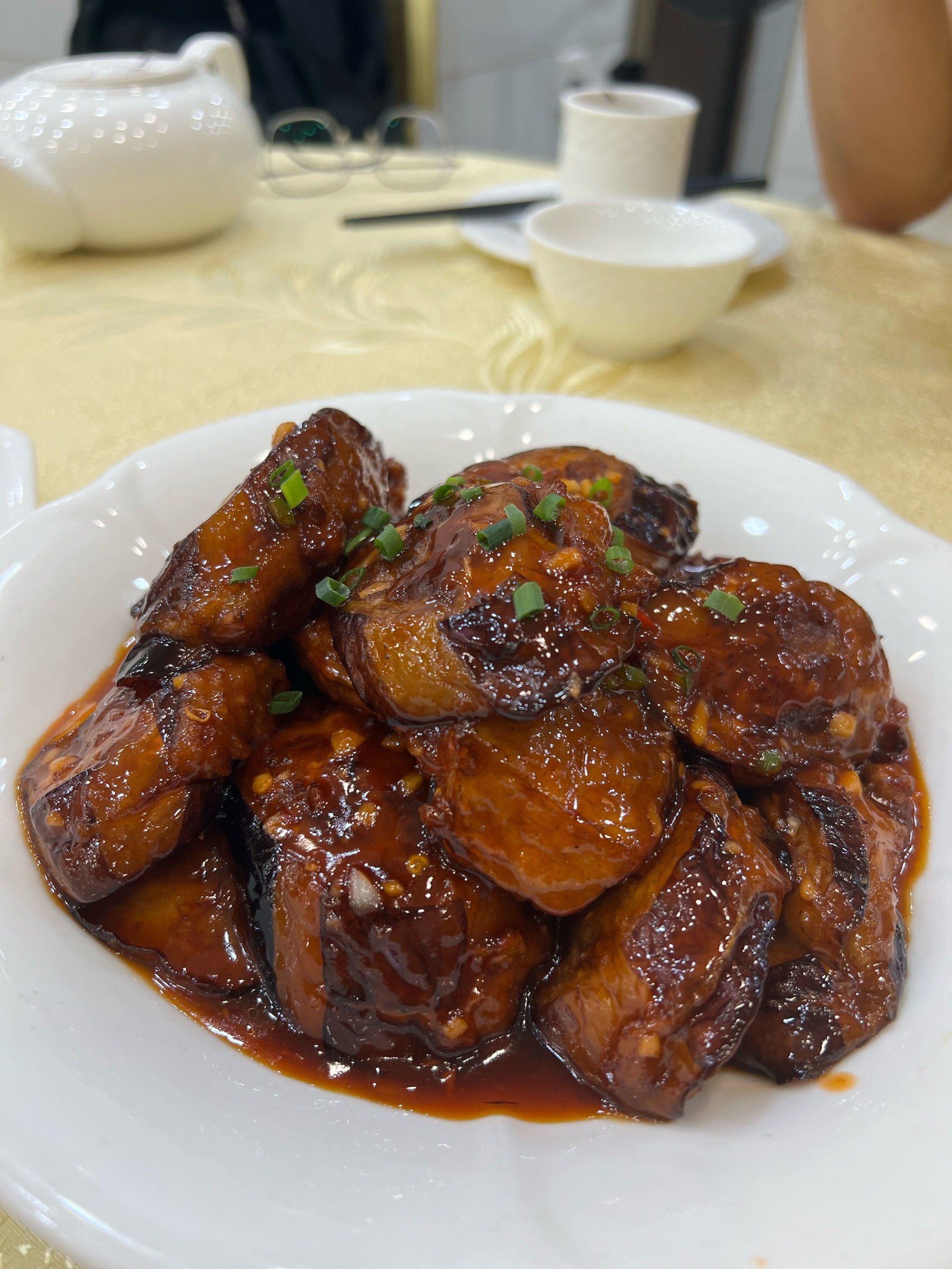 天天领红包酿茄子很开胃,超级下饭!叉烧也很香