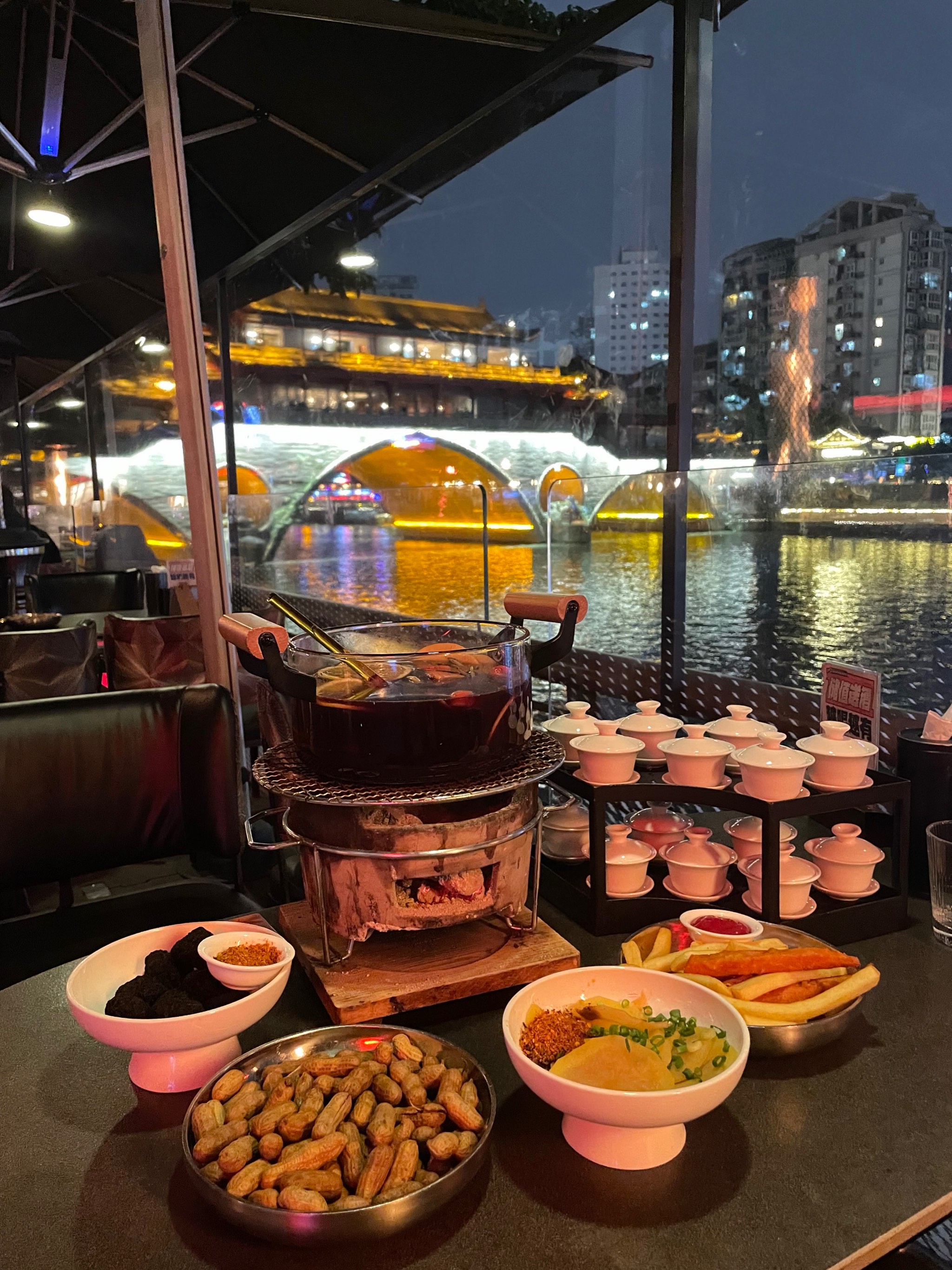 津湾河畔露天餐吧街图片