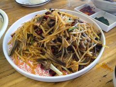 山蘑菇炒土豆丝-白羊坡