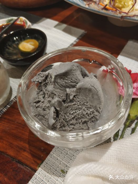黑芝麻冰淇淋