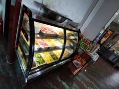 面包甜点陈列柜-忆乡情铁锅炖鱼饭店(延庆店)