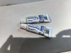 -瑞尔齿科(上海长风大悦城店)