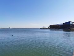 -上海滴水湖皇冠假日酒店