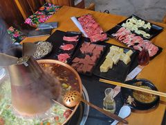 -果松木炭酸菜铜火锅·外婆参鸡汤