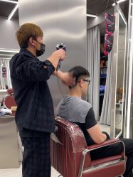 -侨治发型
