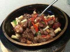 石锅焗牛肉-柴门头啖汤·经典川菜·慢火汤品(锦城万达店)