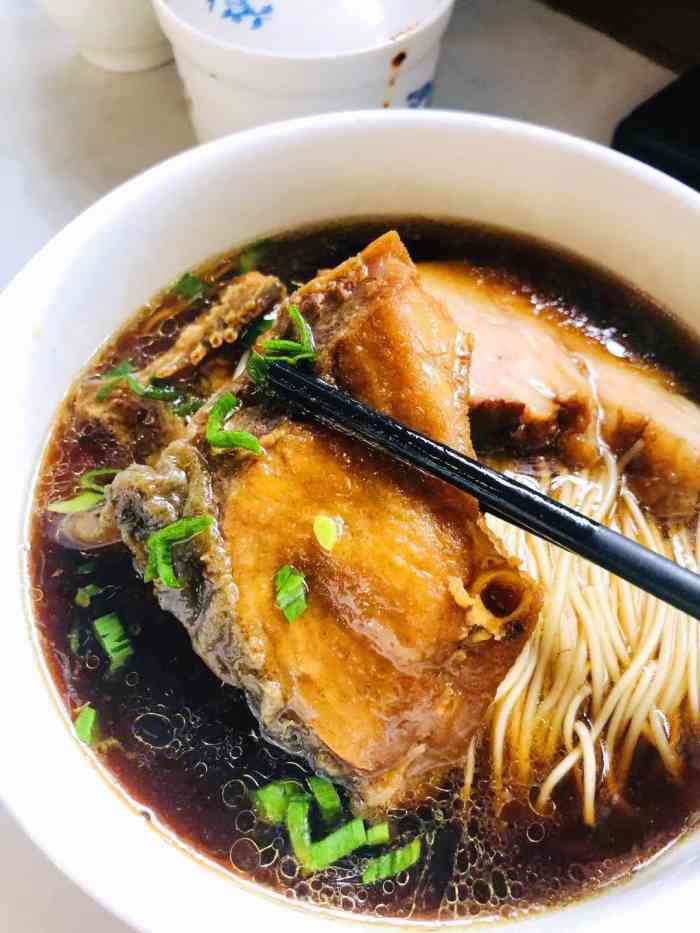 穿过山塘街在走一点就看见,店面不是特别明显,但是跟着导航陆振兴面馆