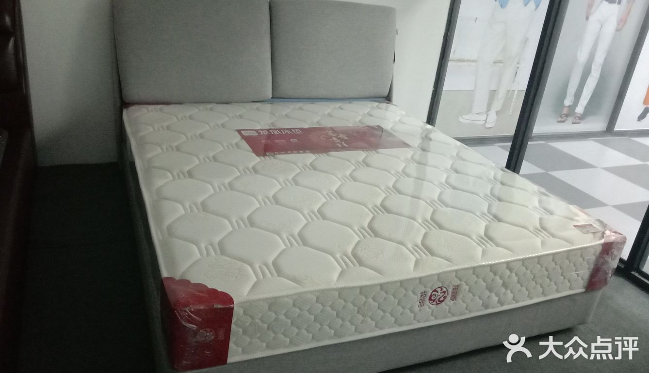 新款布艺床，时尚大方，靠着舒服，五折优惠力度