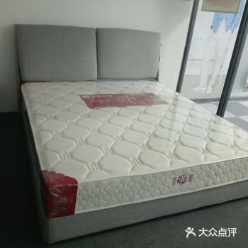 新款布艺床,时尚大方,靠着舒服,五折优惠力度