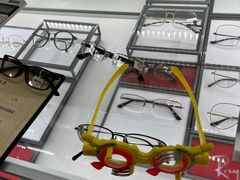 -翰佐蔡司小乐圆·依视路星趣控·暴龙眼镜折扣店