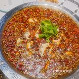 热气腾腾的鱼火锅之夜