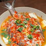 西大街新开的这家餐厅环境太好了 沿河而建