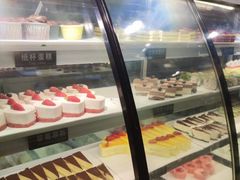 -黄浦江游览十六铺3号码头网红自助餐