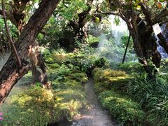 -Chom Cafe and Restaurant