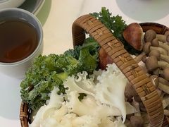-洪氏嗨捞·广东猪肚鸡·椰子鸡火锅(西咸万象城店)