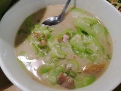 鲜丝瓜焖河蚌-费大厨辣椒炒肉(万家丽一店)