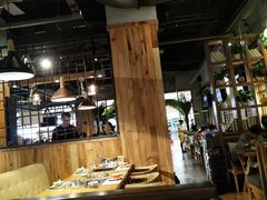 大堂-洪氏嗨捞·广东猪肚鸡·椰子鸡火锅(西咸万象城店)