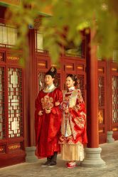 -喜爱高定婚纱摄影