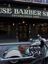 门口很复古-IMUSE BARBER SHOP