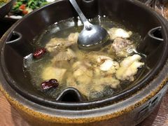 -老滇山寨•云南特色菜•地方菜•民族风情歌舞表演(金碧店)