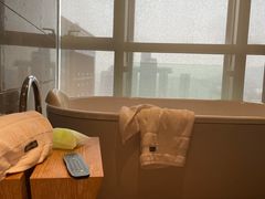 可以看到来福士的浴缸-重庆解放碑威斯汀酒店