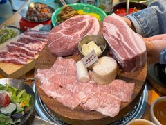 -唯成•韩国炭火烤肉 유성고기