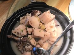 莲藕牛骨煲-品凤轩