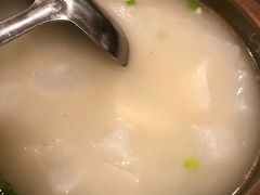 砂锅龙骨汤-百年粉蒸牛肉