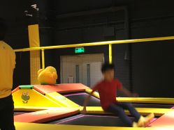 -蹦蹦跳跳(新奥购物中心店)