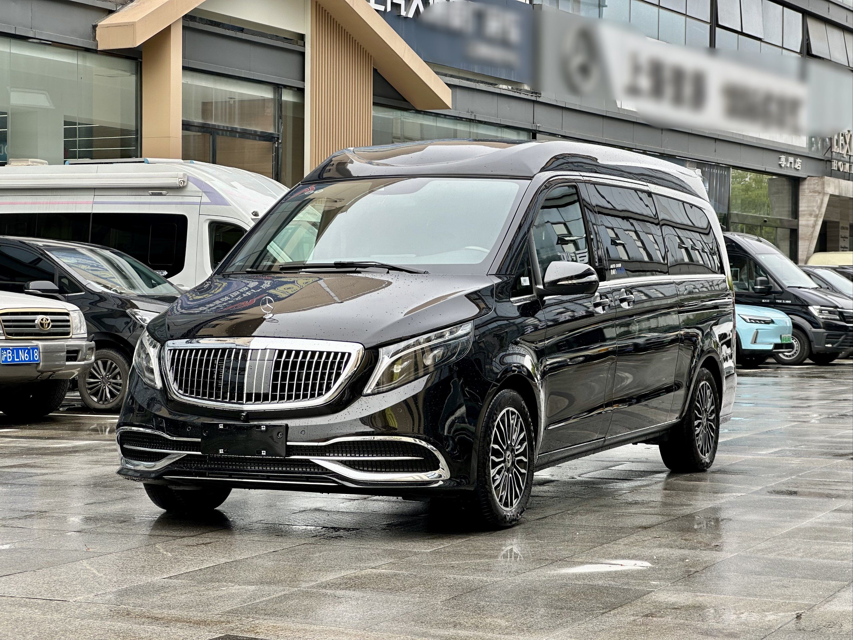 奔驰v级高顶v260l加长款7座商务车红