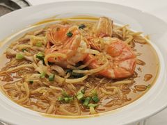 酸萝卜烩大海虾-品海楼·大连海胆锅贴馆(东港店)