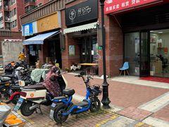 -何兮花店·气球派对鲜花店(马桥银春路万科城店)