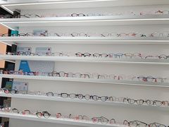 -美式眼镜·授权蔡司.依视路.尼康.豪雅.明月(南翔印象城店)