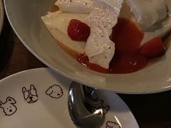草莓无花果叶奶布丁-gula