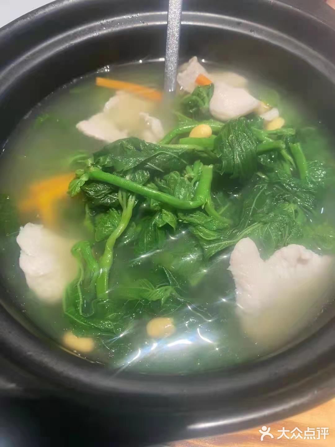 人好多，不过上菜超快的，不得不说专业。猪腰汤必点
