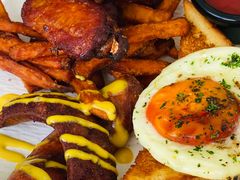 红薯条熏肉拼盘鸡翅吐司太阳蛋-翠贝卡&Mama Kelly Brunch Coffee(河西店)