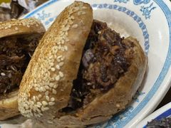 烧饼夹烧牛羊肉-老爆肚满五香烧牛羊肉