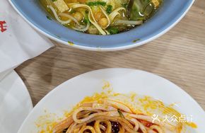 Traditional Bone Soup Rice Noodles