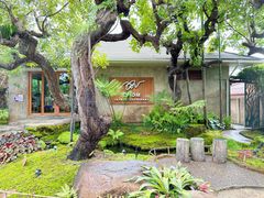 -Chom Cafe and Restaurant