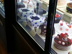 面包甜点陈列柜-多乐之日(华贸天地店)