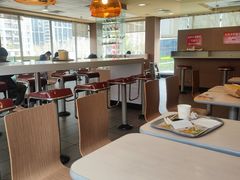 大堂-麦当劳(得来速车道点餐 五里墩店)