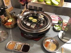 -围炉肉舍•炭烤活鳗•丹东海鲜烤肉(步行街店)