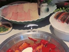 -茅草房·河畔园林火锅
